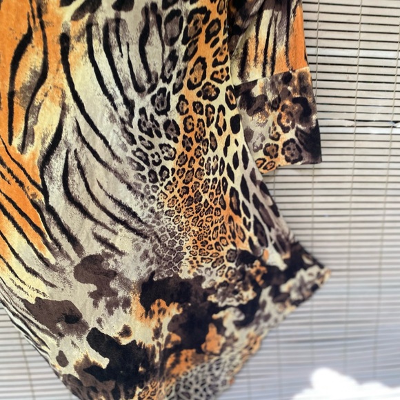 Per Se Animal Print. Stretchy Blouse - Picture 5 of 8